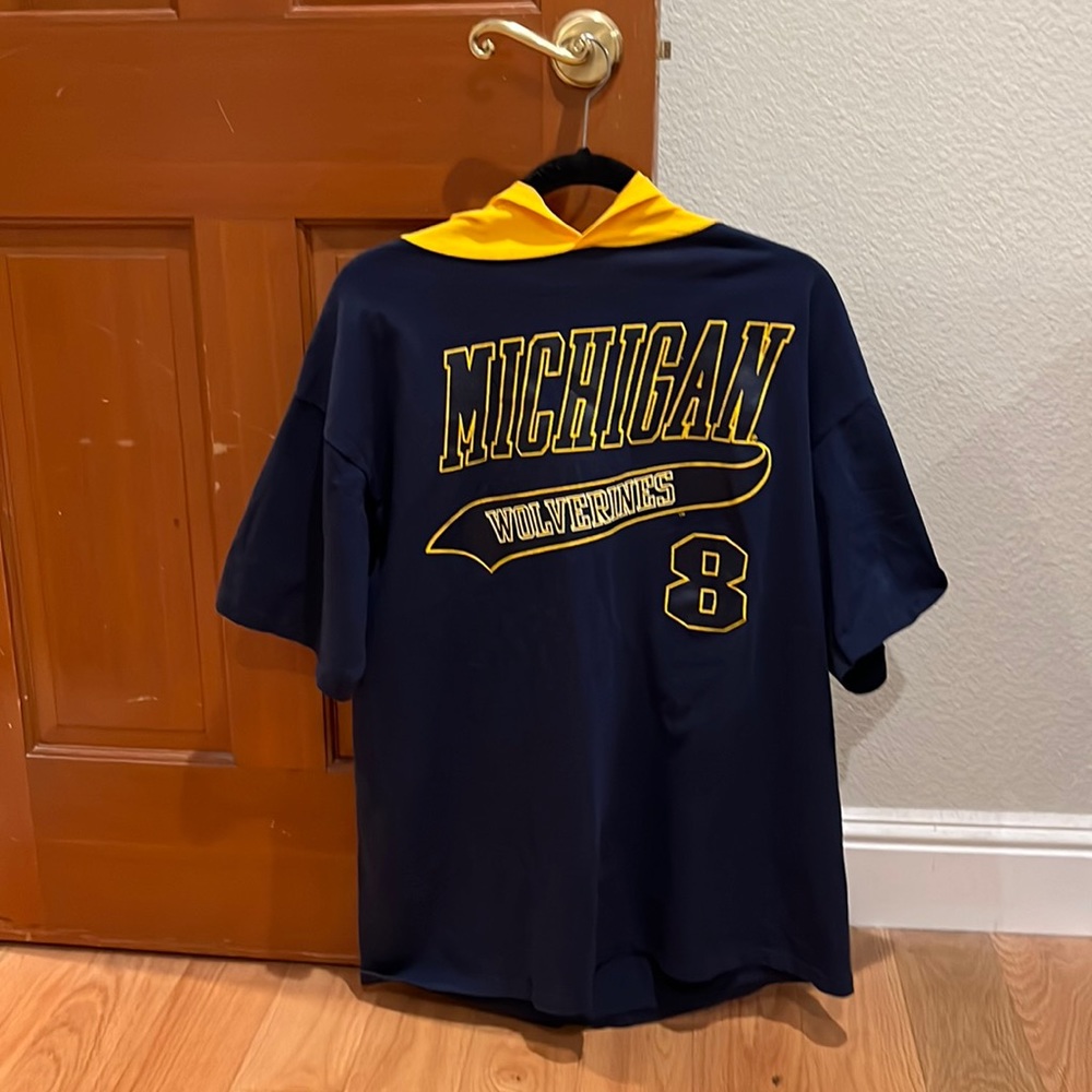Vintage Crable Sportswear Michigan Wolverines hooded half sleeve t-shirt